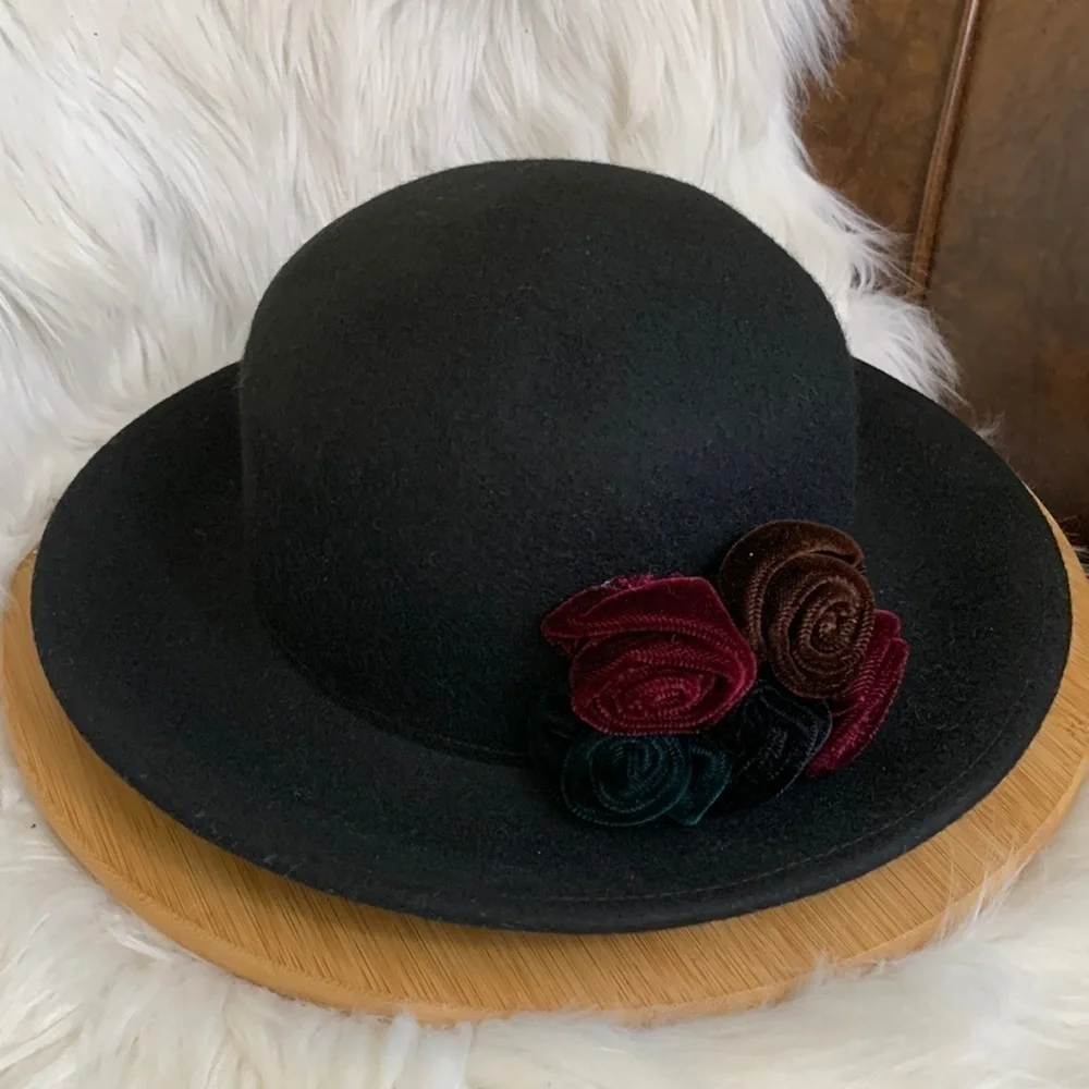 Saks Fifth Avenue Black Made in Italy Felted Wool Velvet Floral Detail Brim Hat